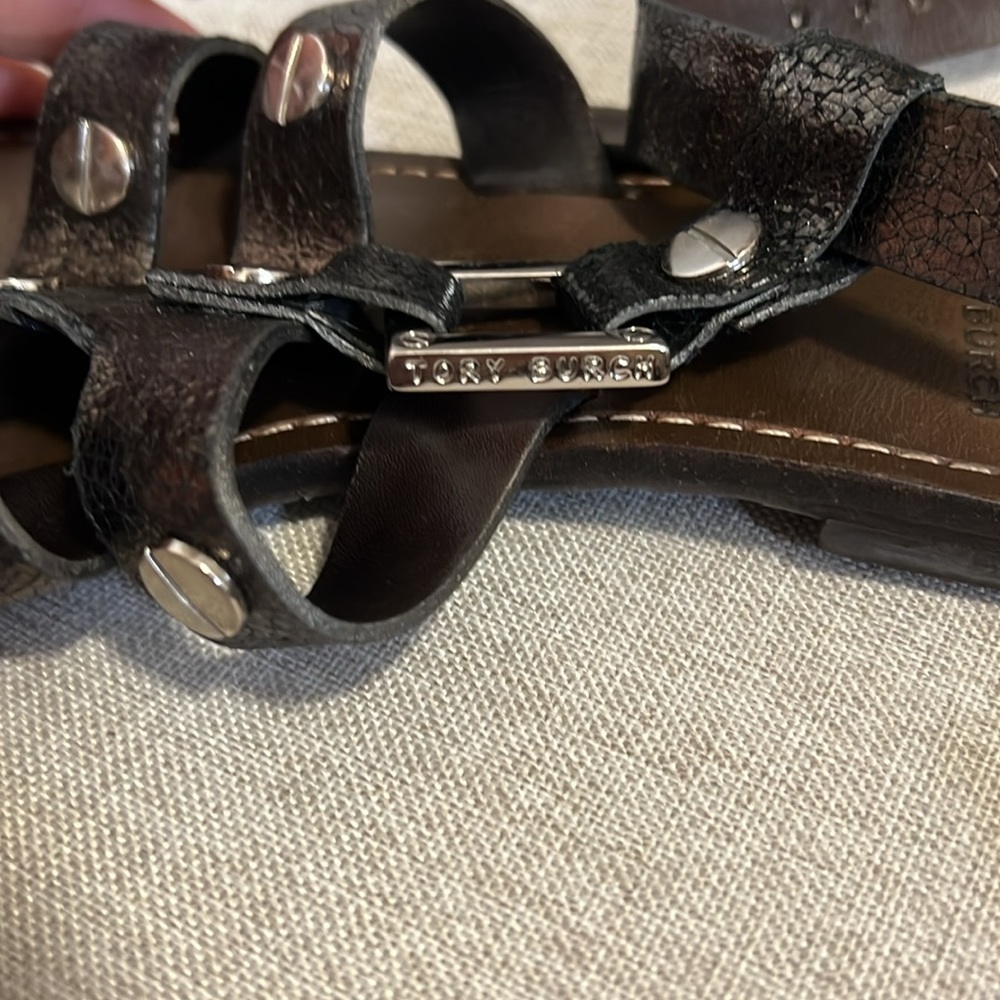 Tory Burch Briza Metallic Silver Gray Leather Gladiator Sandals - Picture 4 of 6